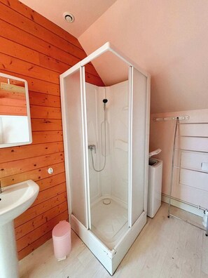 Dusche, Bidet, Handtücher