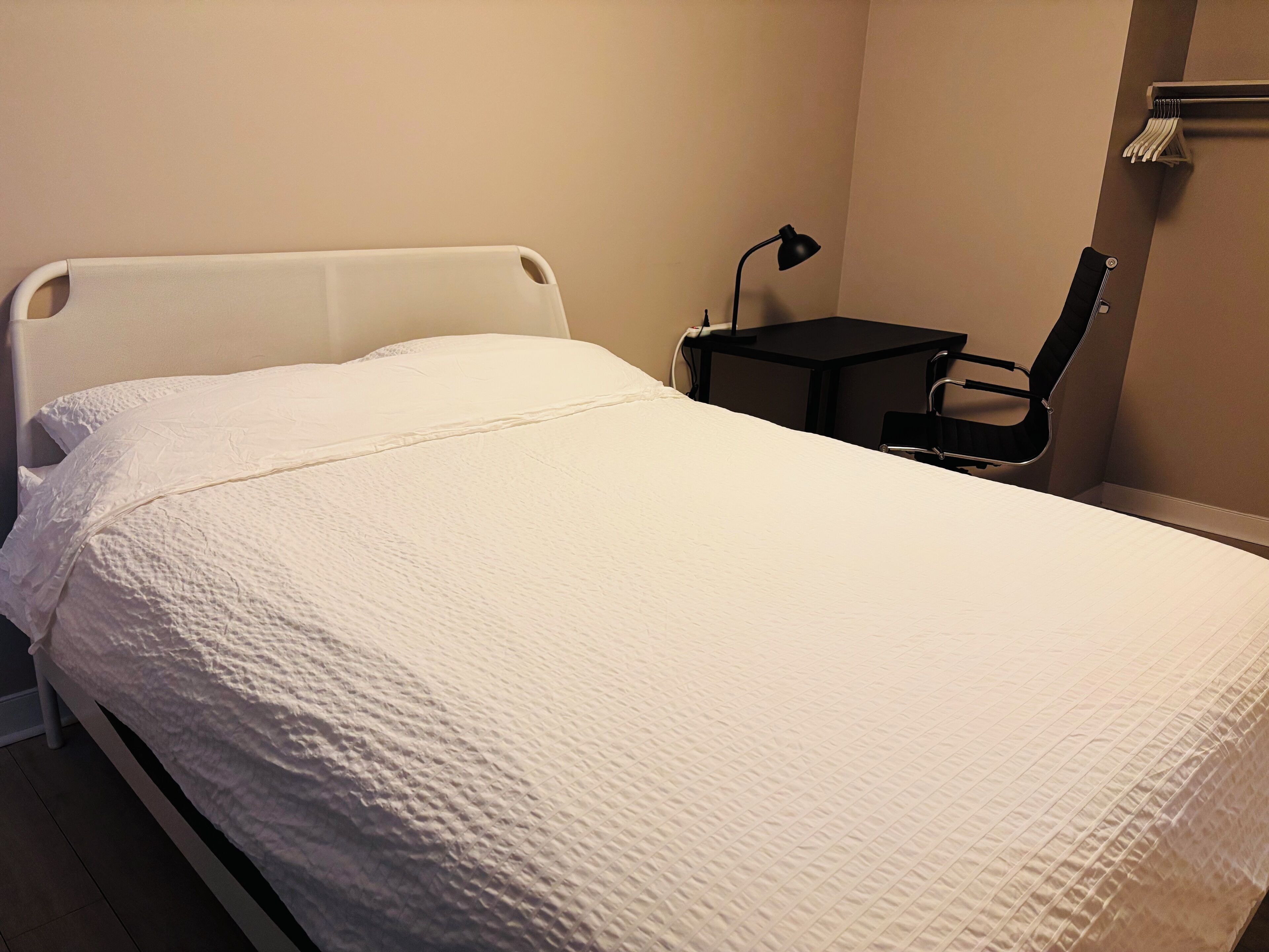 2 bedrooms, desk, iron/ironing board, free WiFi