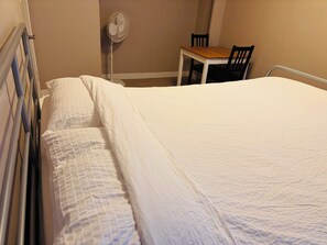 2 bedrooms, desk, iron/ironing board, free WiFi