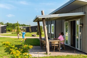 Outdoor dining - Welcoming holiday home with garden (Slagharen)