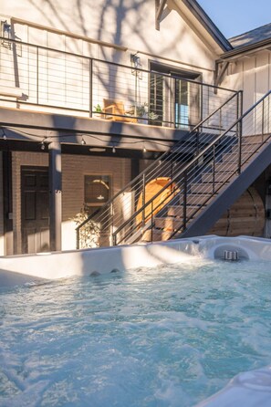 Bain à remous extérieur
