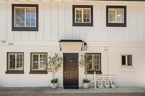 Exterior - Downtown Villa with Private Spa (Bend)