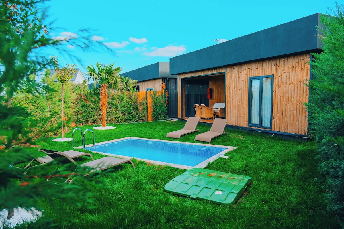 Deluxe Villa, 2 Bedrooms, Private Pool, Partial Lake View | 1 bedroom, Egyptian cotton sheets, premium bedding, minibar