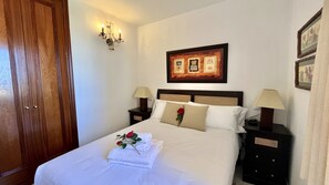 2 chambres, fer et planche à repasser, Wi-Fi gratuit, draps fournis