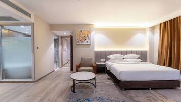 Family Studio Suite | In-room safe, desk, laptop workspace, iron/ironing board