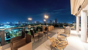 Rooftop terrace - The Skye Phnom Penh Hotel & Apartments (Phnom Penh)