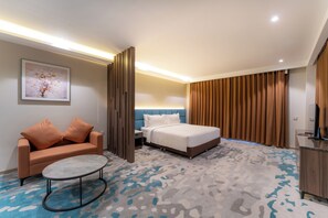 In-room safe, desk, laptop workspace, iron/ironing board - The Skye Phnom Penh Hotel & Apartments (Phnom Penh)