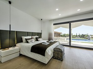 4 habitaciones, escritorio y acceso a internet