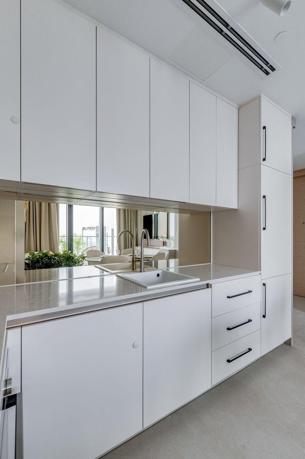 Luksushuoneisto, parveke, näköala kanavalle | Yksityinen keittiö | Jääkaappi, mikroaaltouuni, uuni, liesi