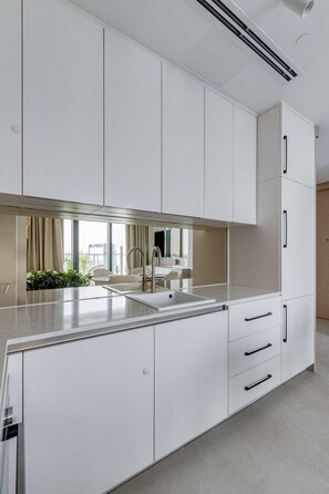 Luxury Apartment, Balcony, Canal View | Private kitchen