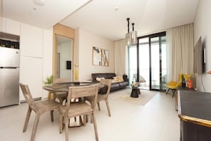 Luxe appartement, balkon, uitzicht op kanaal | 1 slaapkamer, verduisterende gordijnen, geluiddichte muren