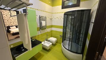 Estudio Confort, vista a la ciudad | Baño