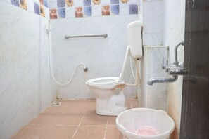 Dusche, Regendusche, kostenlose Toilettenartikel, Handtücher