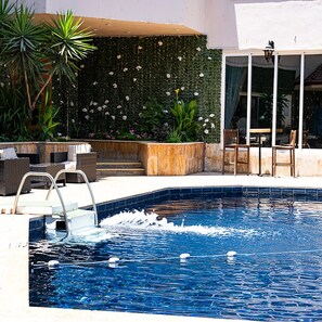 Seasonal outdoor pool - Amman West Luxury Hotel (Amman)