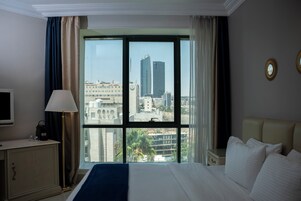 Ropa de cama de alta calidad y escritorio 