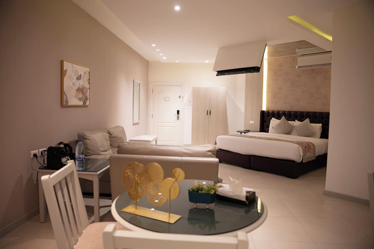 Suite superior | 1 dormitorio, ropa de cama de alta calidad, escritorio