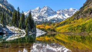 A mountain lake with reflections of trees and mountains. - Luxury Resort Ski In Ski Out Studio (Snowmass Village)
