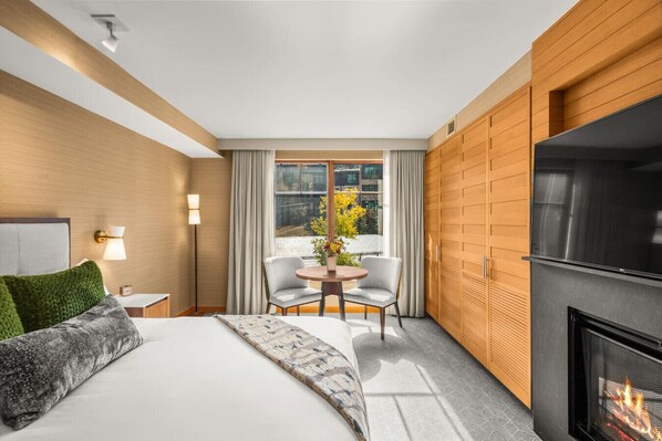 1 habitación, tabla de planchar con plancha y cuna de viaje