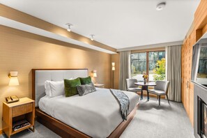 Een strijkplank/strijkijzer, reisbedje, gratis wifi, beddengoed