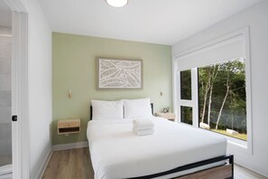 3 bedrooms, desk, iron/ironing board, WiFi