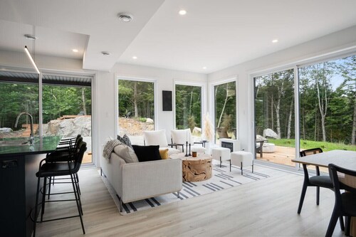 Modern Luxury Chalet near Tremblant + Private Spa