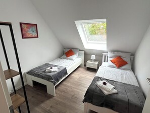 2 bedrooms, iron/ironing board, travel cot, free WiFi