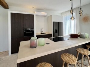 Oven, stovetop, dishwasher, coffee/tea maker - Comfortable villa in bohemian style with private pool (Jan Thiel)