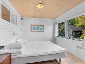 3 bedrooms, Internet