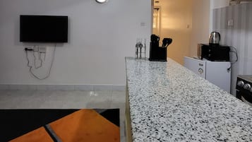 Fridge, microwave, stovetop, electric kettle