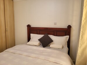 1 bedroom, desk, iron/ironing board, WiFi