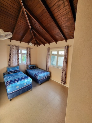 2 chambres, fer et planche Ă repasser, Wi-Fi gratuit, draps fournis