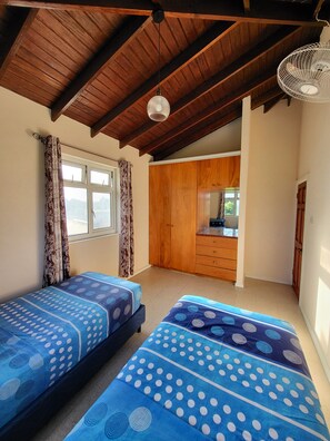 2 habitaciones, tabla de planchar con plancha y wifi gratis