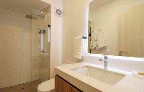 Shower, towels, shampoo