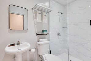 تجهيزات دش، مجففات شعر، مناشف