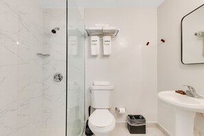 تجهيزات دش، مجففات شعر، مناشف