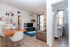TV - VivimiHome - Stelvio House (Milano)