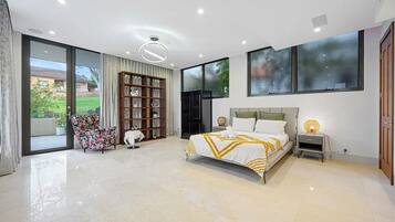 9 bedrooms, WiFi, bed sheets