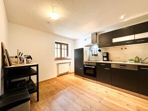 Køleskab, ovn, kogeplade, opvaskemaskine
