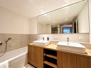 Shower, towels