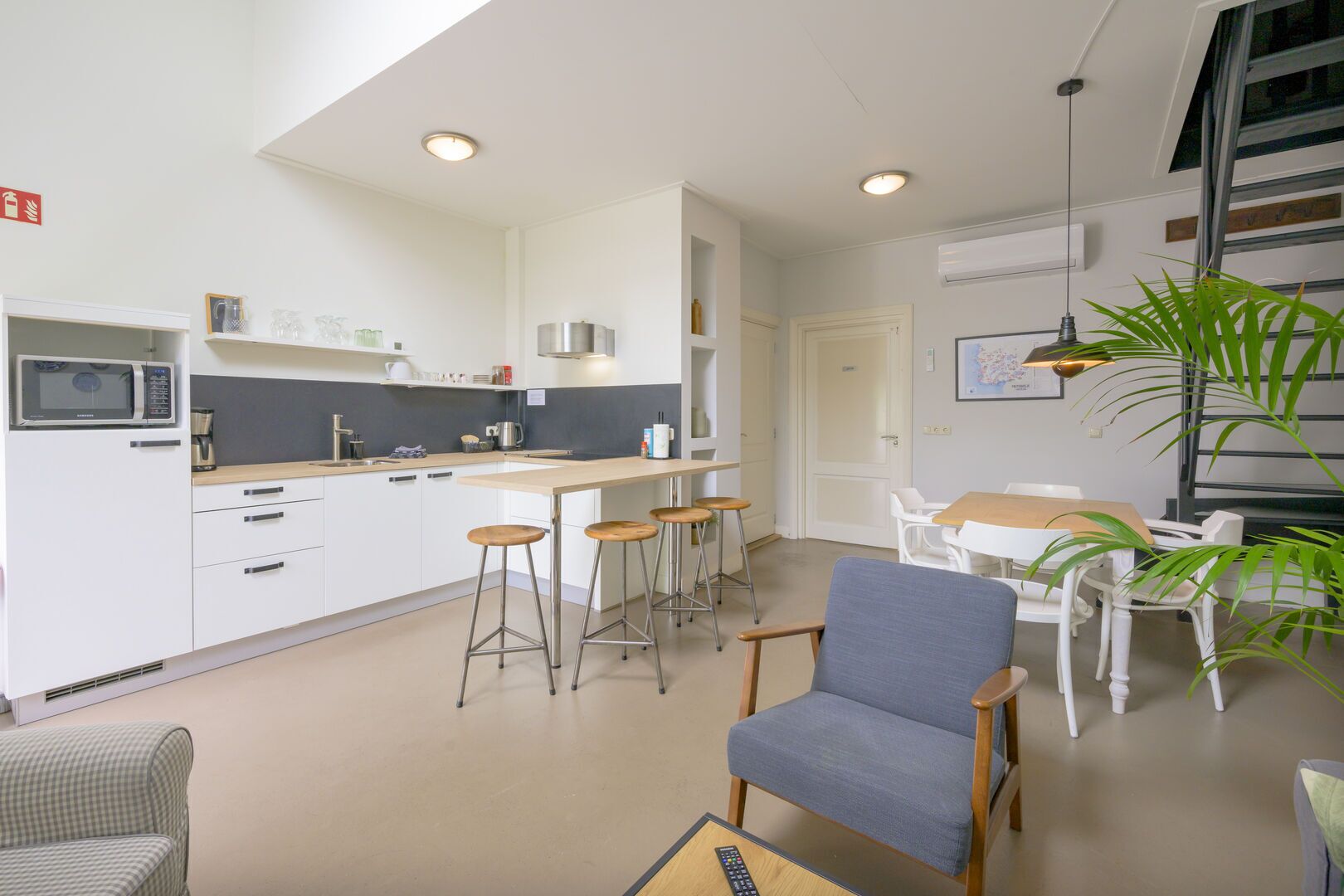 dabbf68ef584228d-52599-3143abc95fd1d7281736940889