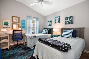 3 bedrooms, desk, iron/ironing board, free WiFi
