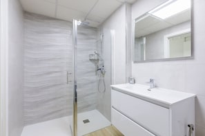 Shower, hair dryer, towels - Vega 25 (Torre del Mar)
