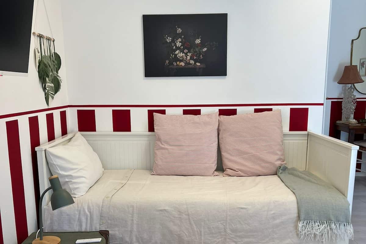 Habitación individual Confort, vista al jardín | Escritorio, insonorización y wifi gratis
