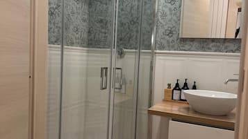 Chambre Confort Double ou avec lits jumeaux, non-fumeur, salle de bains privée | Salle de bain
