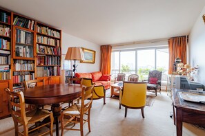 Interior - Vintage Magnetism, by Veeve (Paris)