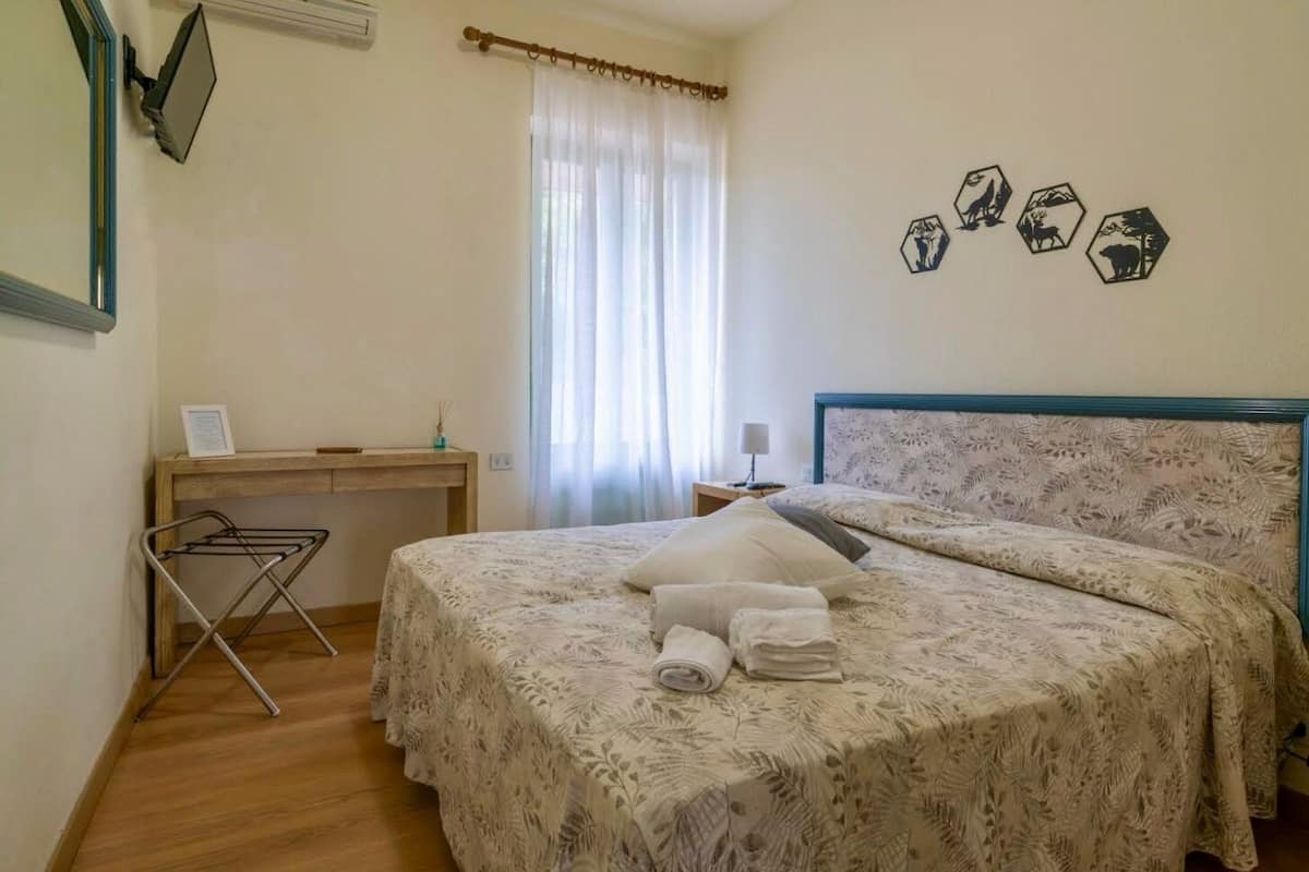 Classic-Zimmer, 1 Doppelbett, eigenes Bad, Blick auf den Innenhof | Kostenloses WLAN