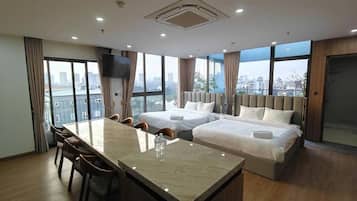 Apartment | Minibar, in-room safe, desk, laptop workspace