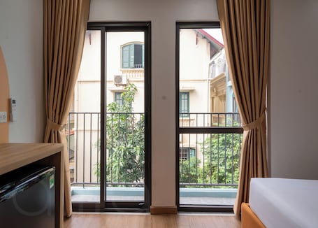 Habitación doble superior, vistas al patio | Vistas del balcón