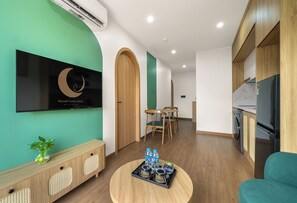 Minibar, coffres-forts dans les chambres, bureau