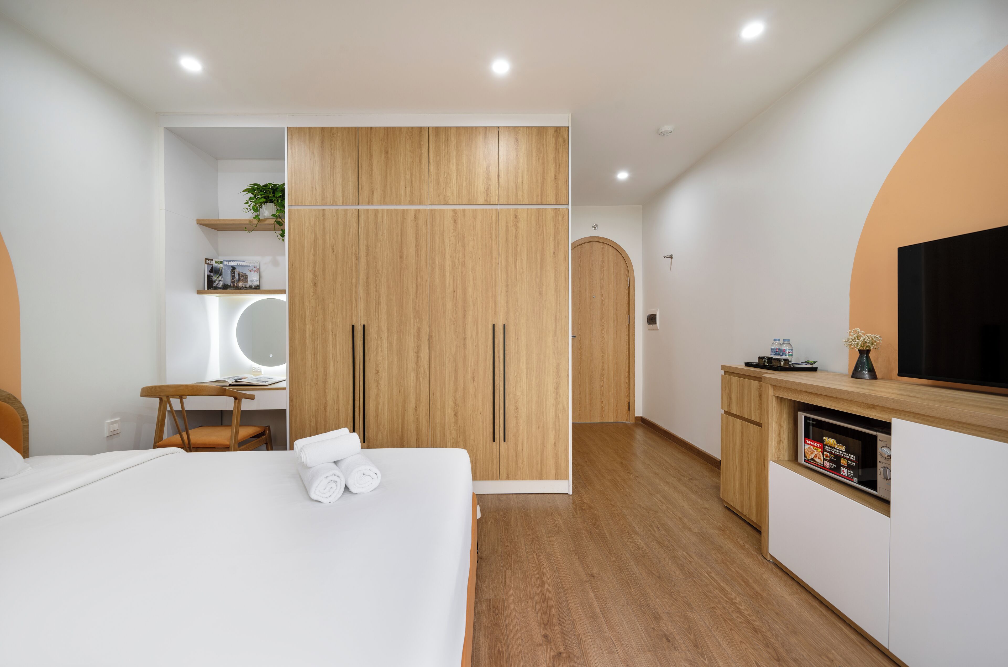 Superior Double Room, Courtyard View | Minibar, in-room safe, desk, laptop workspace